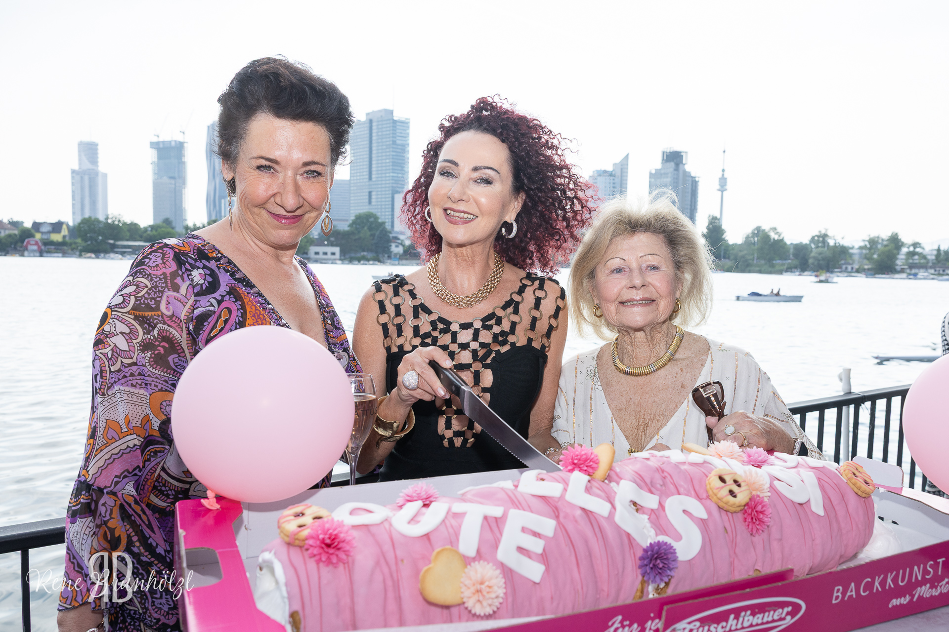 10.06.2025-CHRISTINA MAUSI LUGNER FEIERT IM STRANDCAFE ALTE DONAU IHREN GEBURTSTAG